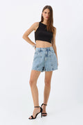Short Jeans com Aplicação e Nervura ACT Feminino Jeans Claro
