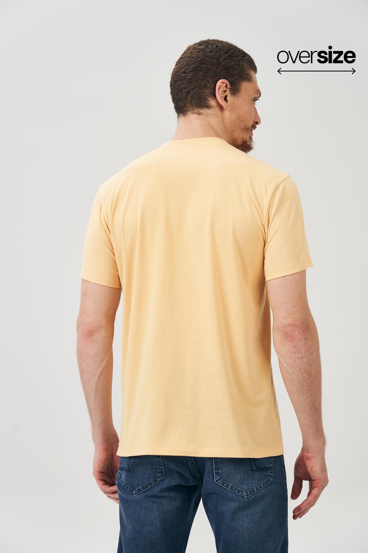Camiseta Assinatura Local Masculina Oversize Acostamento Amarelo Creme