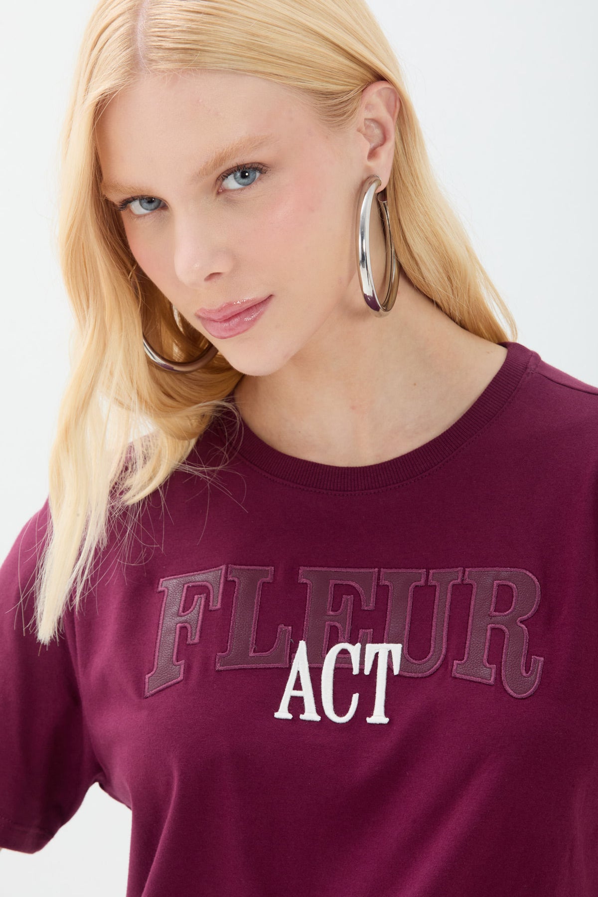 T-shirt Estampada Casual ACT Feminina Deep Ruby