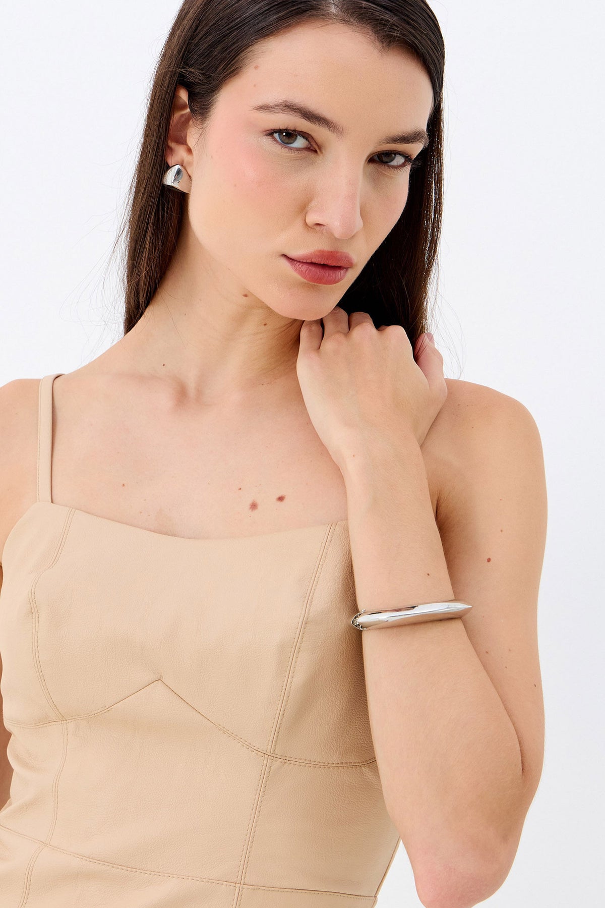 Vestido Midi PU Fenda Frontal ACT Feminino Sand