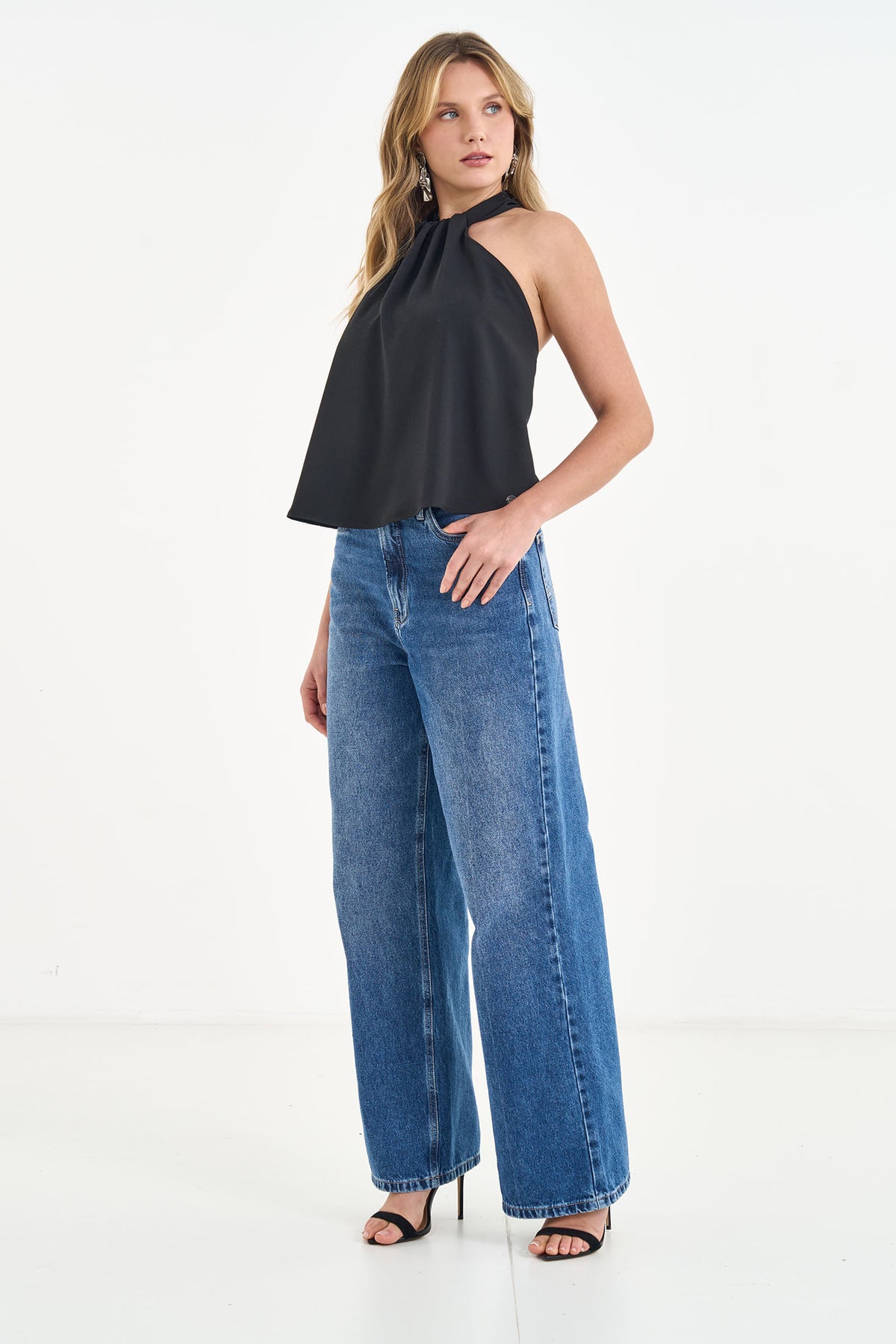 Blusa Fluida com Amarração nas Costas ACT Feminino
 Preto