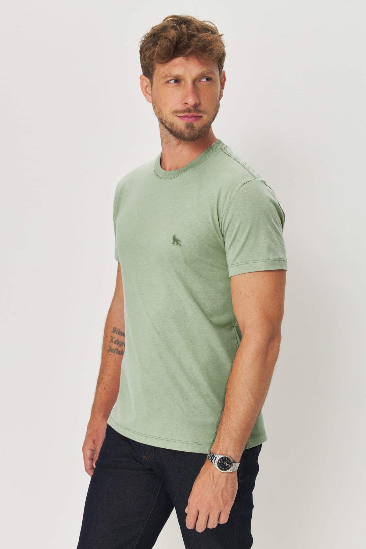 Camiseta Básica Lobo Bordado Masculina Acostamento Verde Cidreira