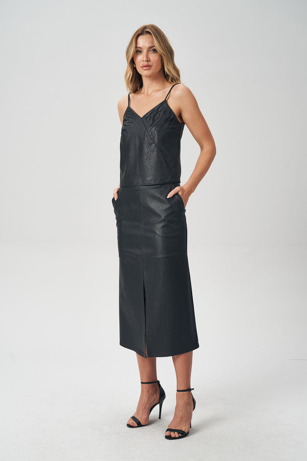 Blusa PU Detalhe Busto Feminina Acostamento Preto