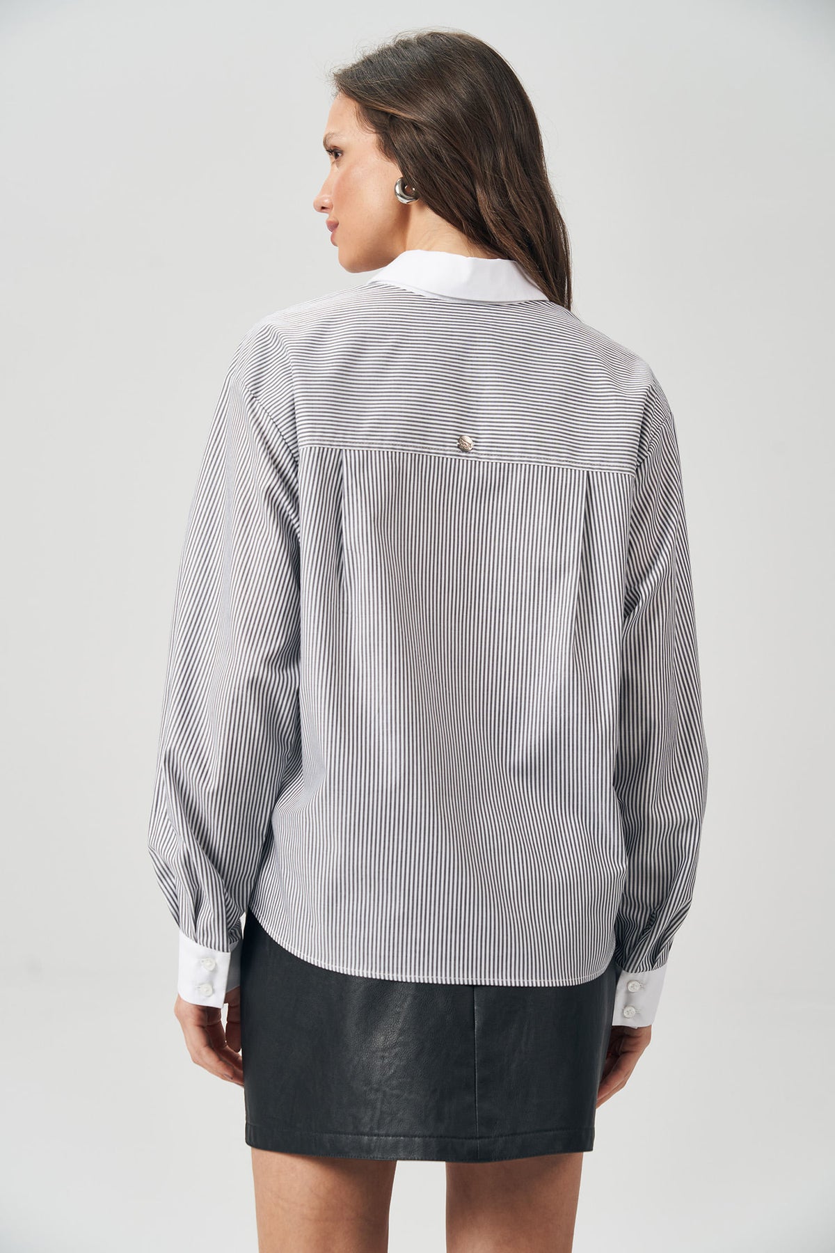 Camisa Listrada Feminina Acostamento Off C/ Listra Preta