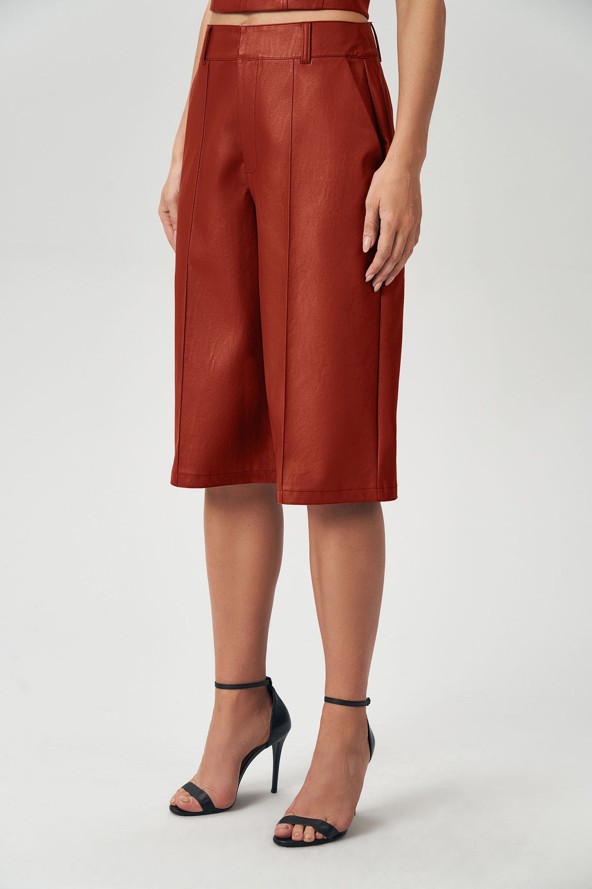 Bermuda PU Texture Feminina Acostamento Cassis