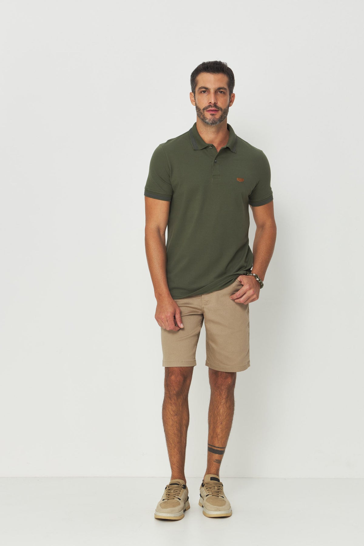 Polo Detail Minimalista Masculina Acostamento Verde Militar