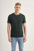 Camiseta Manga Curta Contrastante Masculina Acostamento Verde Folhagem