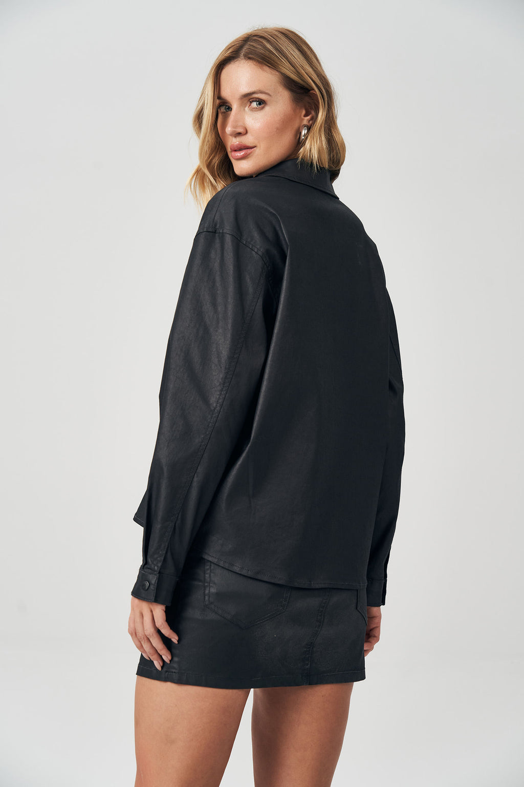 Camisa Regular Sarja Feminina Acostamento Preto