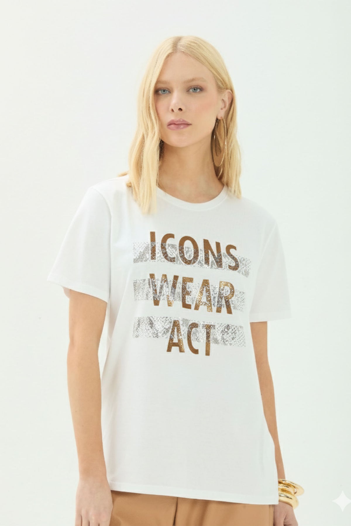 T-Shirt Estampa Lettering ACT Feminina Off White