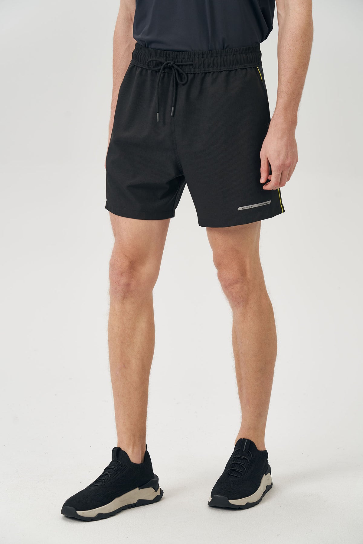 Short Casual Com Friso Masculino Acostamento Preto C/ Friso Neon