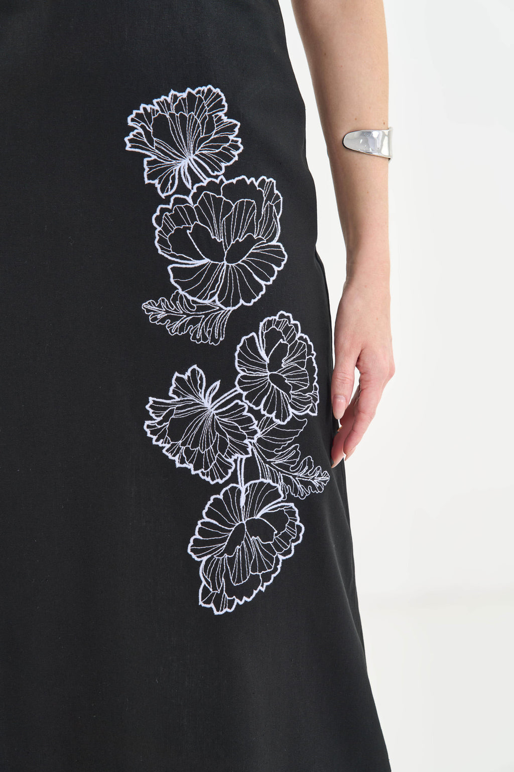 Vestido Longo Linho Bordado Rosas ACT Feminino Preto