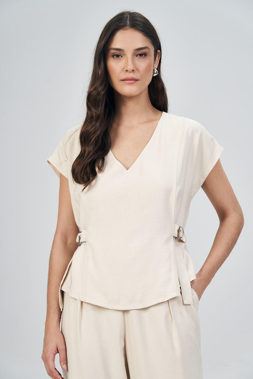 Blusa Detalhe Argola Feminina Acostamento Areia
