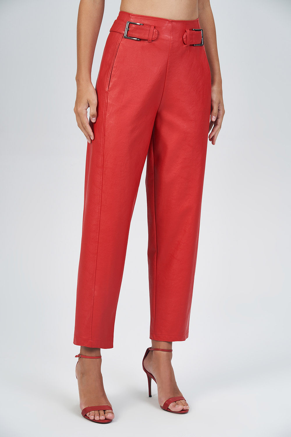 Calça Detalhe Fivelas PU Feminina Acostamento Red Velvet