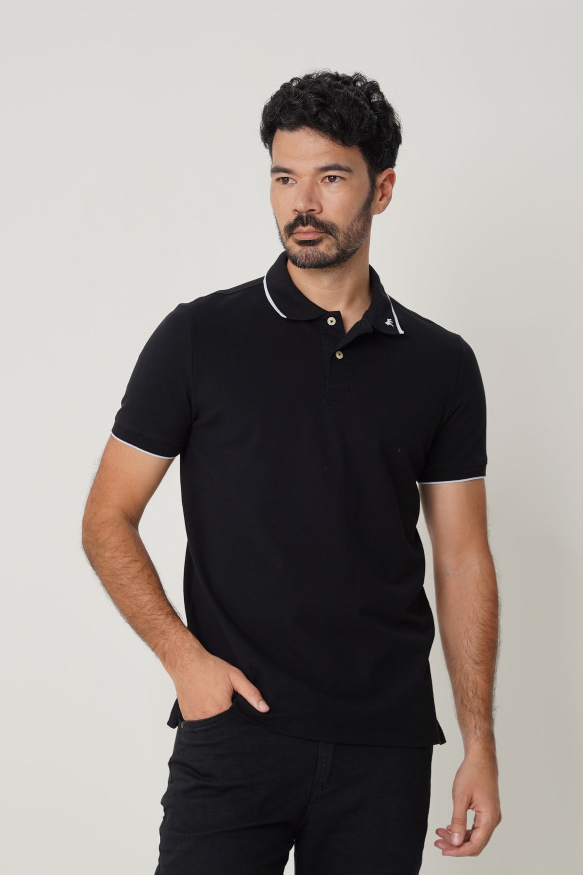 Polo Bordada Gola Friso Masculina Acostamento Preto