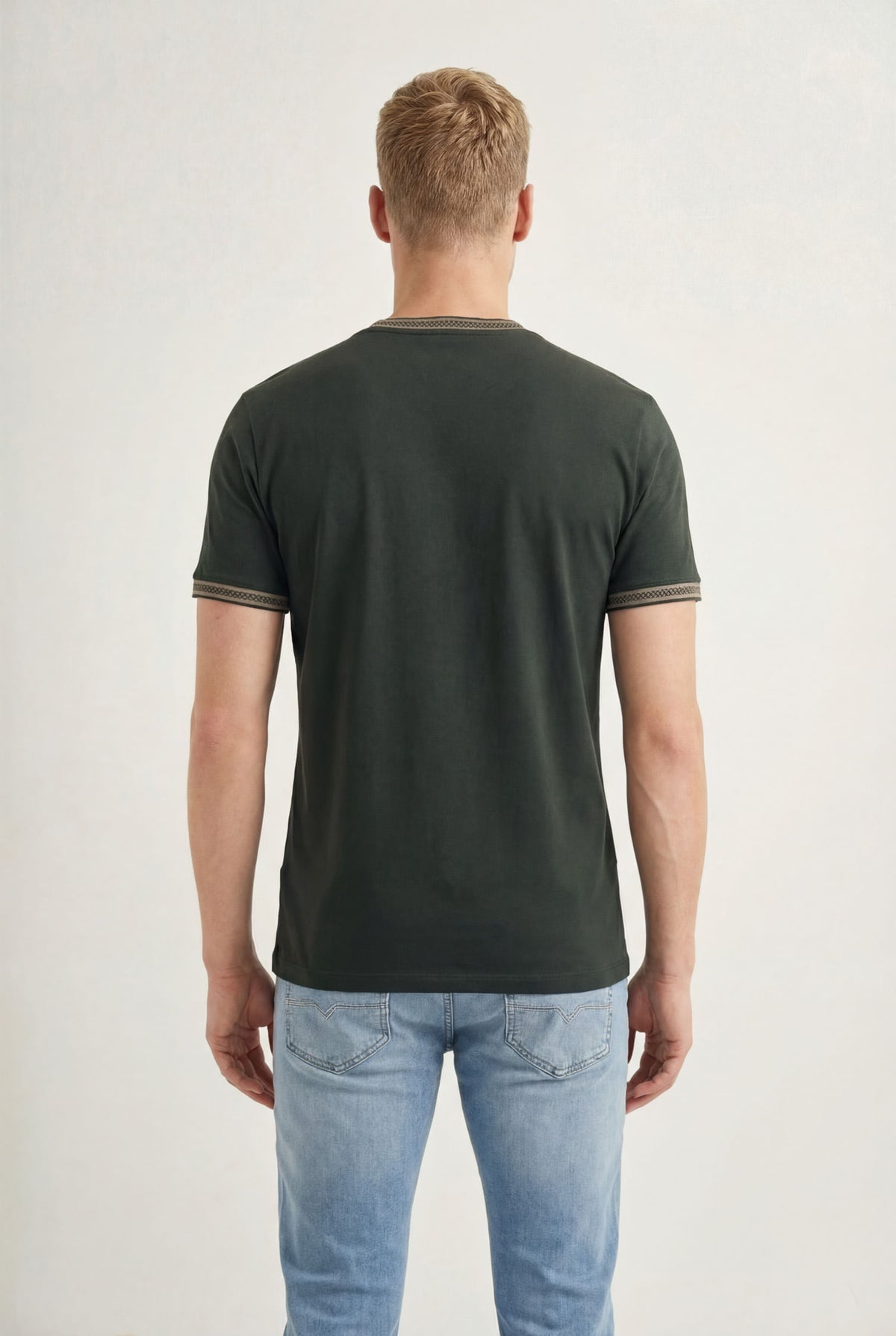 Camiseta Manga Curta Contrastante Masculina Acostamento Preto