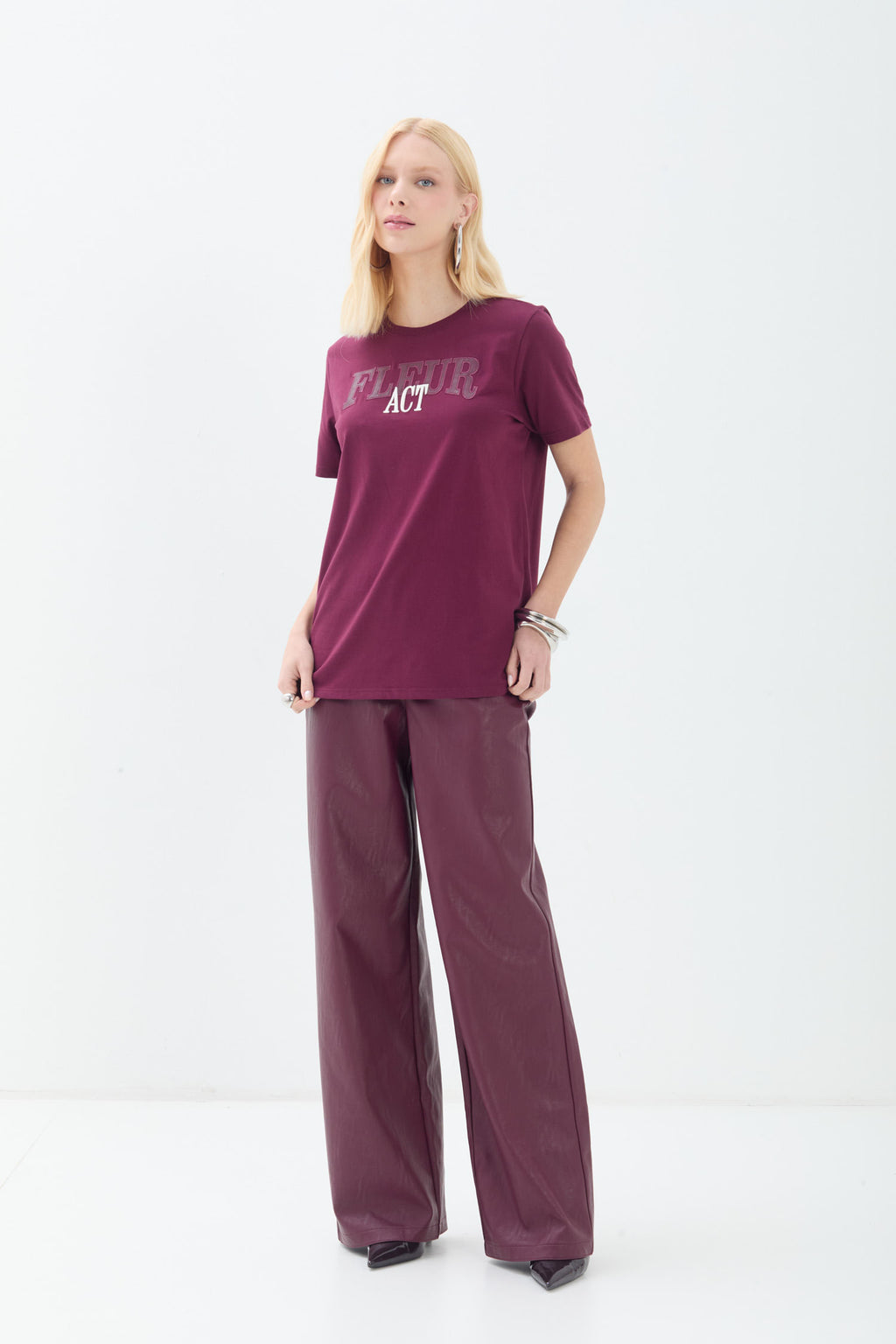 T-shirt Estampada Casual ACT Feminina Deep Ruby