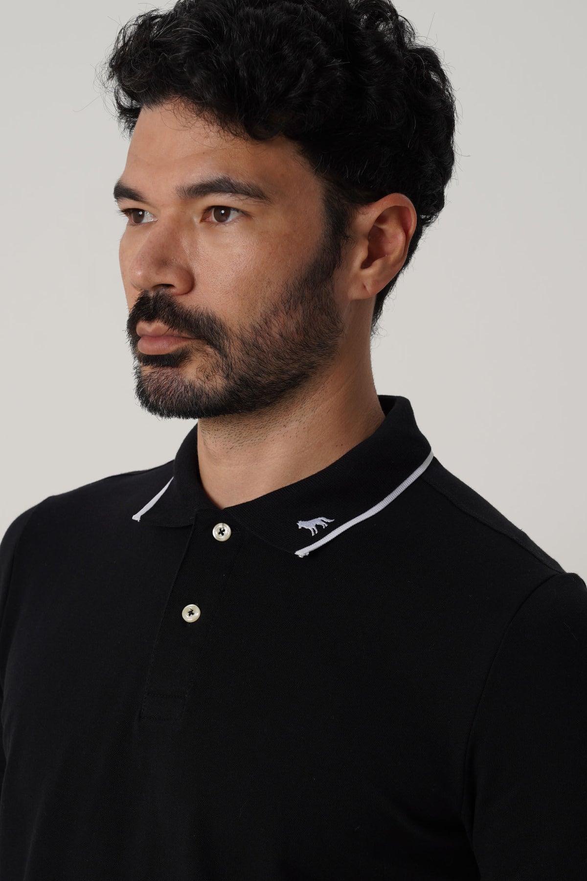 Polo Bordada Gola Friso Masculina Acostamento Preto