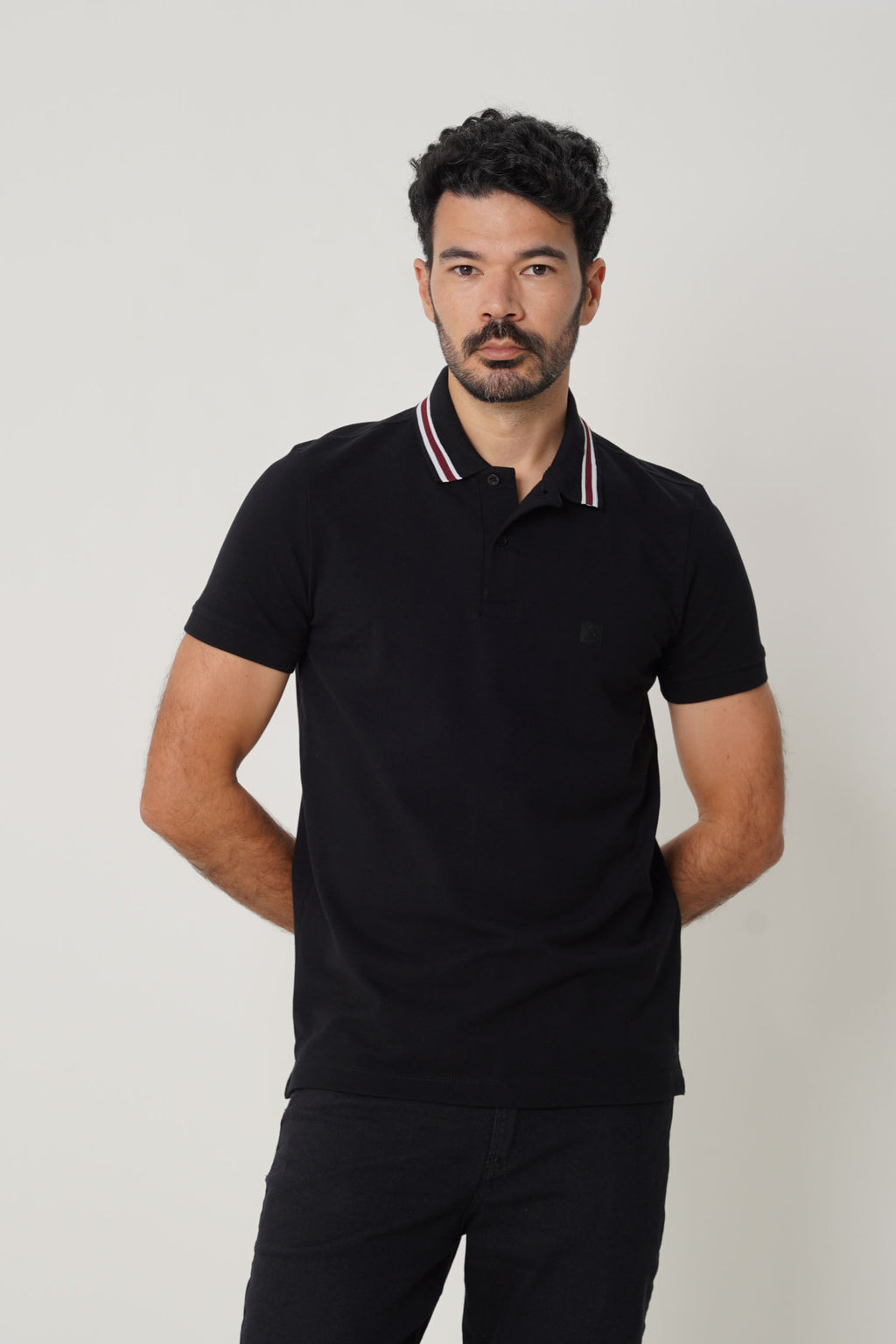 Polo Detalhe na Gola Masculina Acostamento Preto