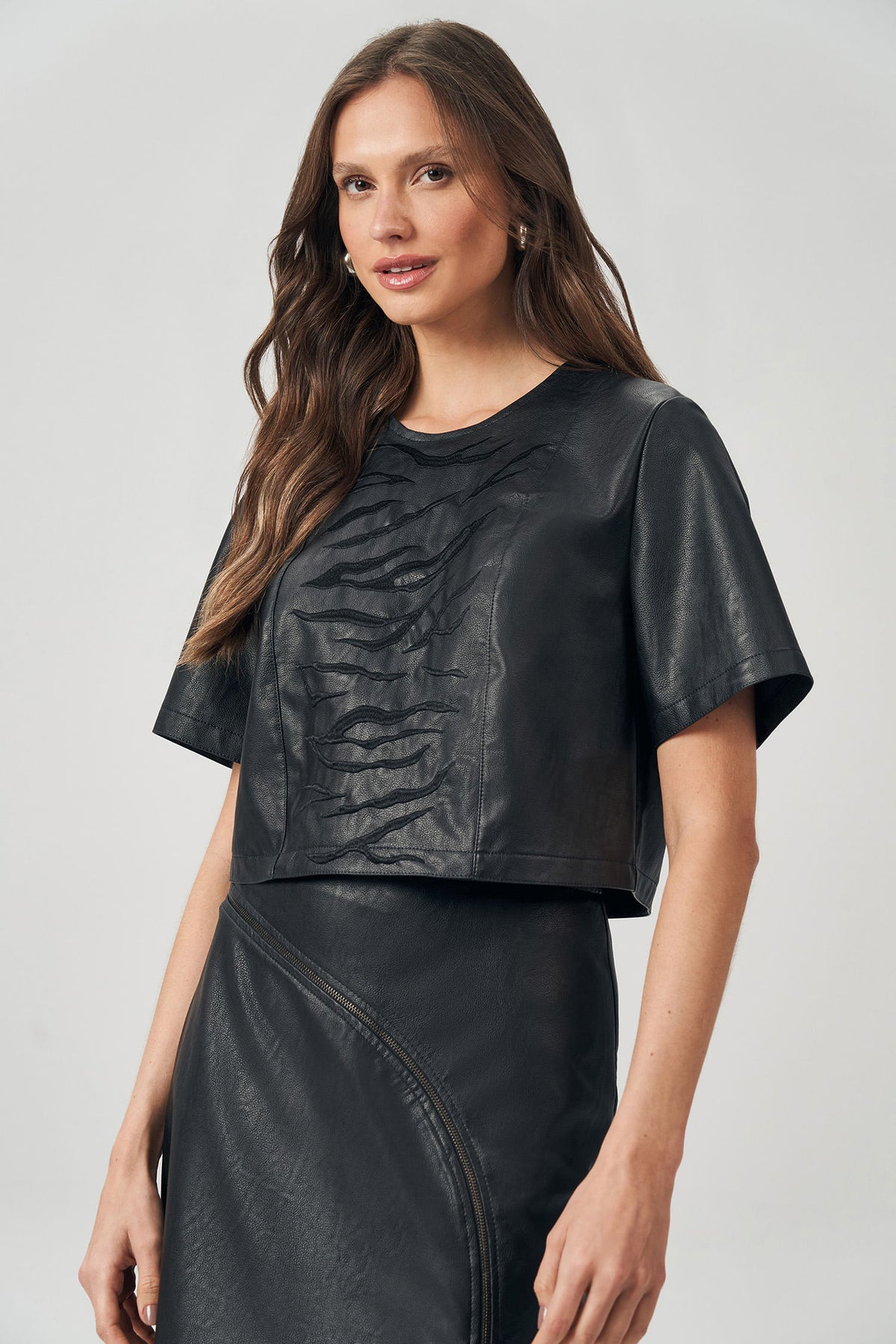 Blusa PU Bordado Zebra Feminina Acostamento Preto