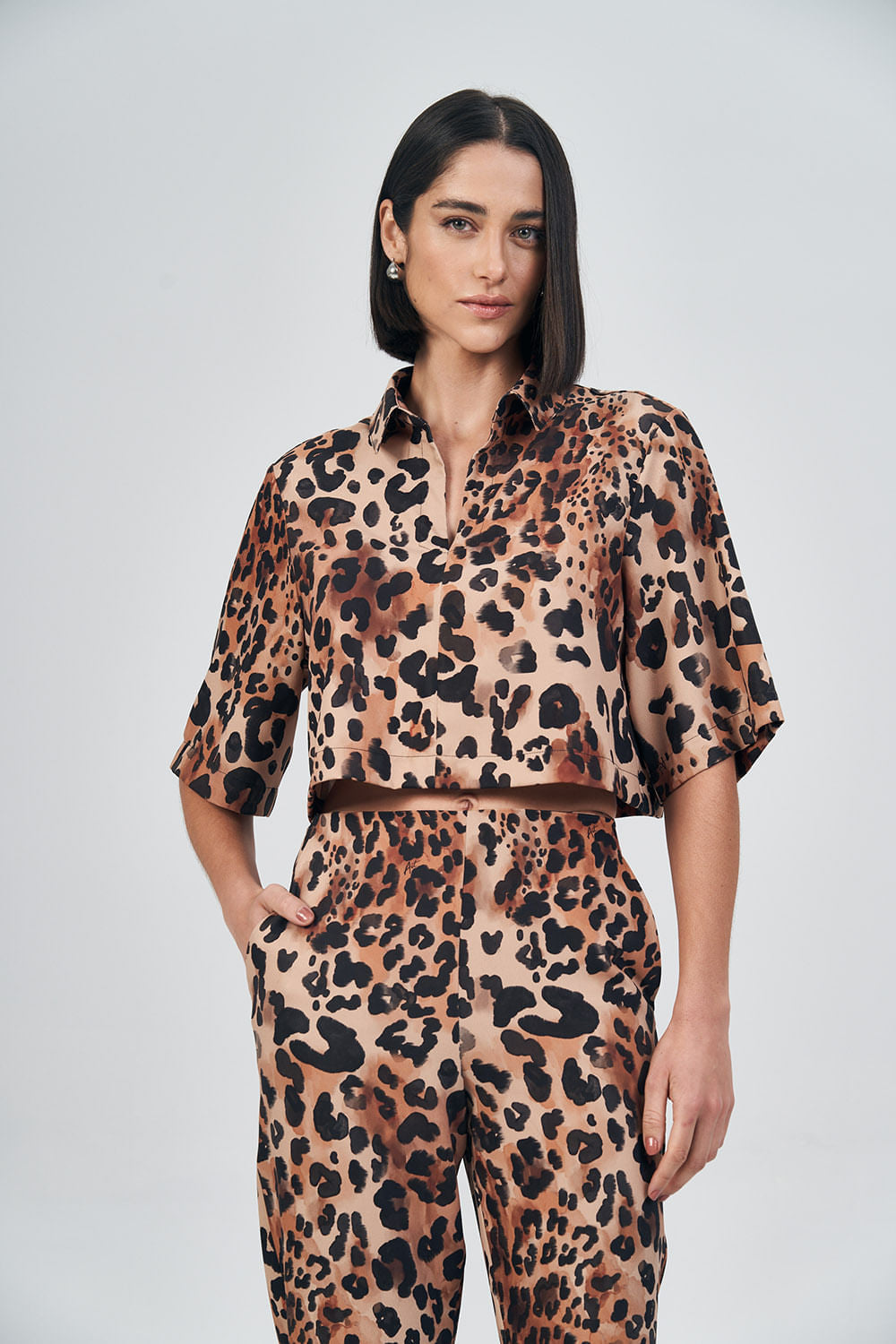 Blusa Decote V Print Feminina Acostamento Feline Fall
