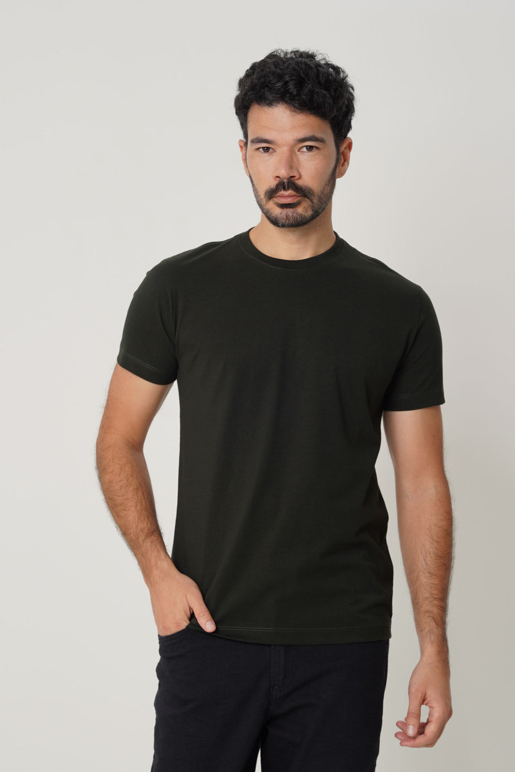 Camiseta Básica Lisa Masculina Acostamento Verde Folhagem