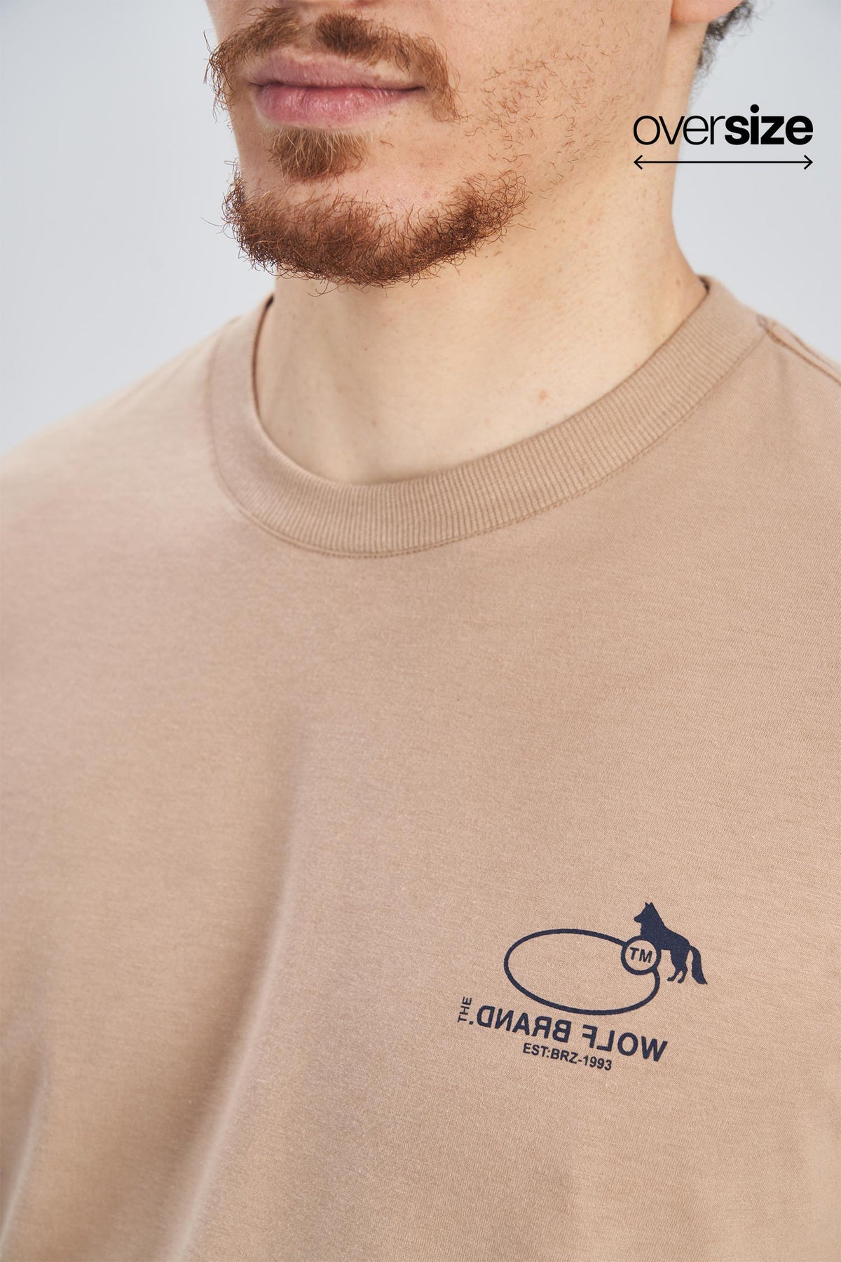 Camiseta Lobo Em Rota Masculina Oversize Acostamento Bege Caqui