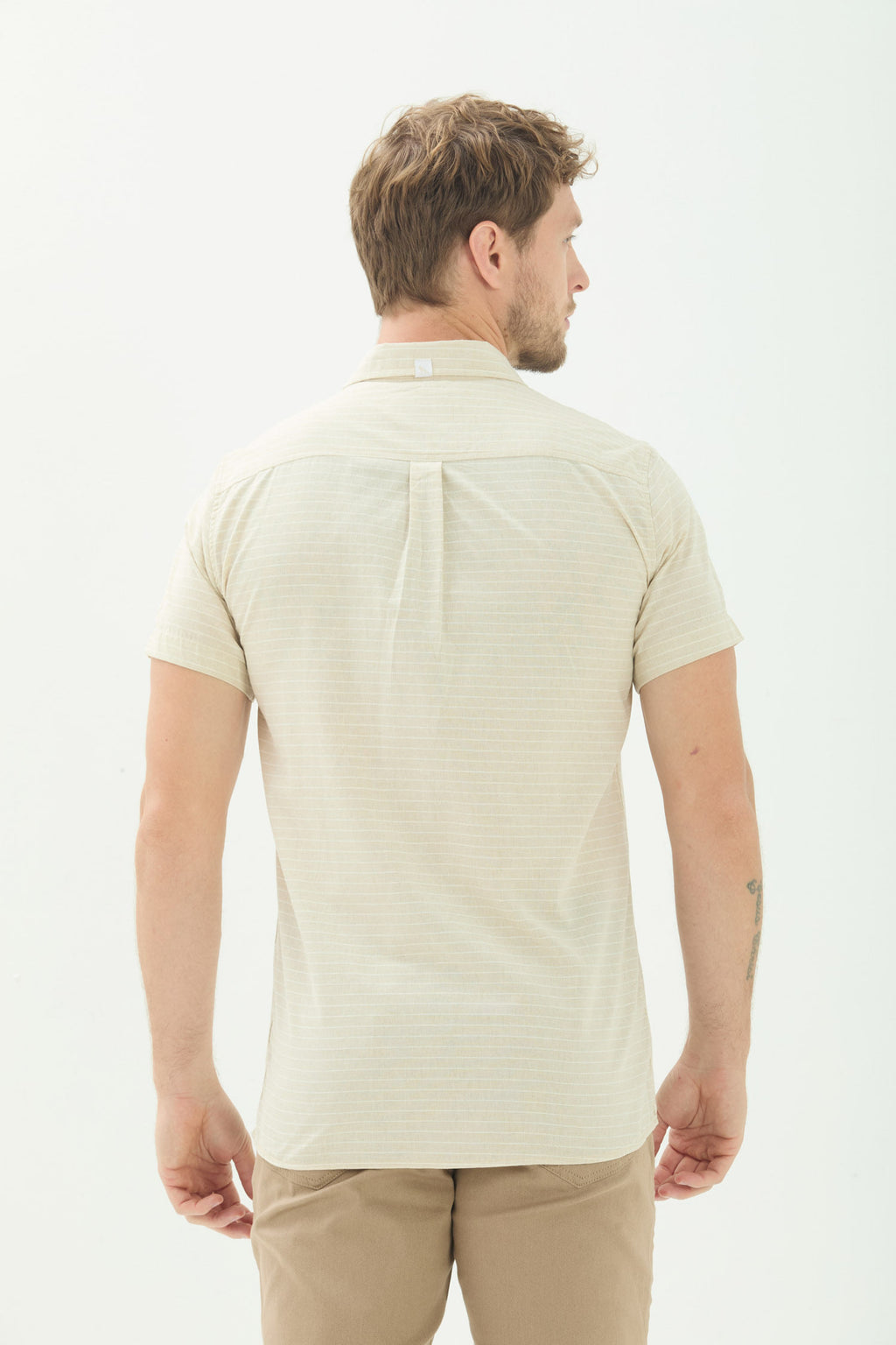 Camisa Manga Curta Listrada Slim Masculina Acostamento Listra Bege