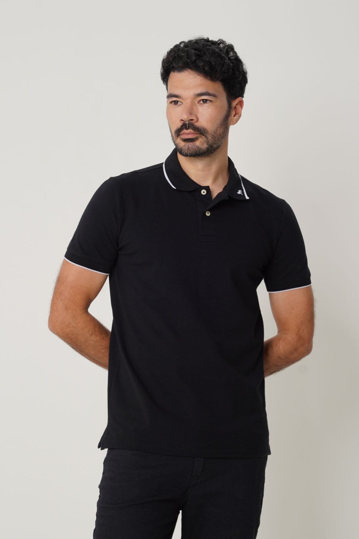 Polo Bordada Gola Friso Masculina Acostamento Preto